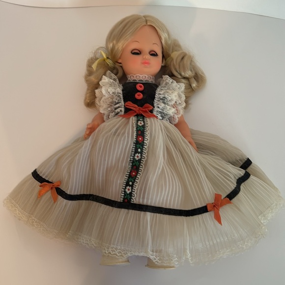 Vintage Dutch Doll from early 1970’s - Picture 6 of 9